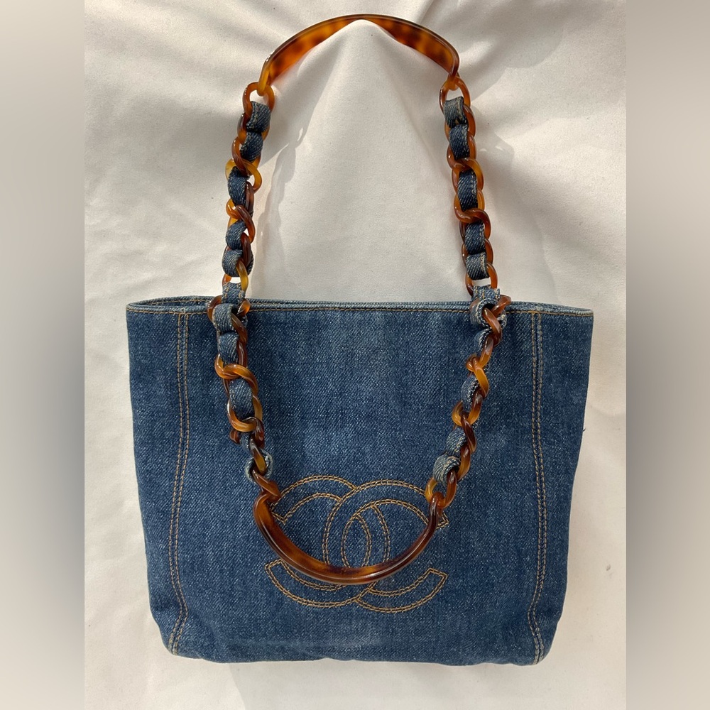 Chanel Tote - Picture 4 of 15